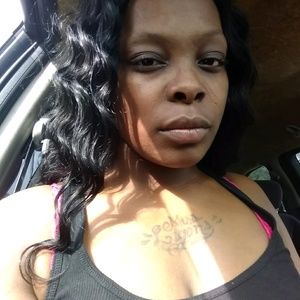 Meet your Posher, Monique